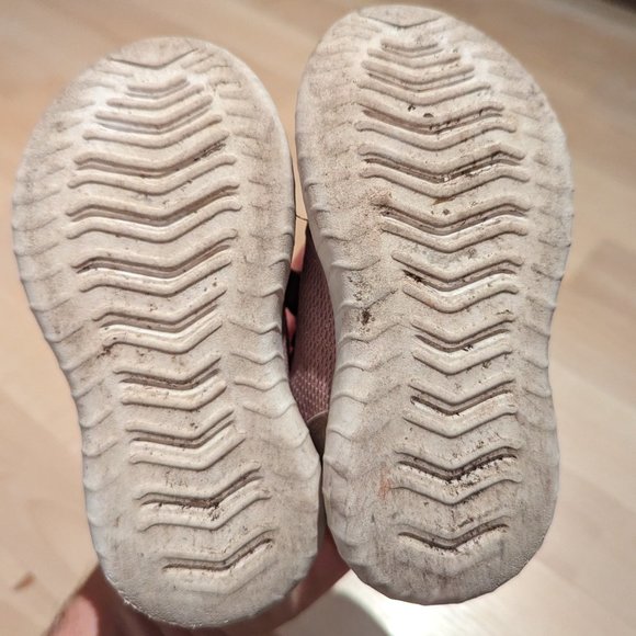 Joe Fresh Pink Sparkle Sneakers - Size 7, Comfortable and Playful! - Picture 4 of 4